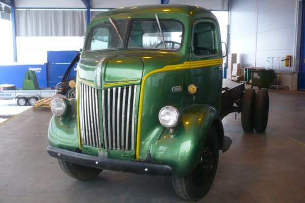 1941_Ford_COE_Green