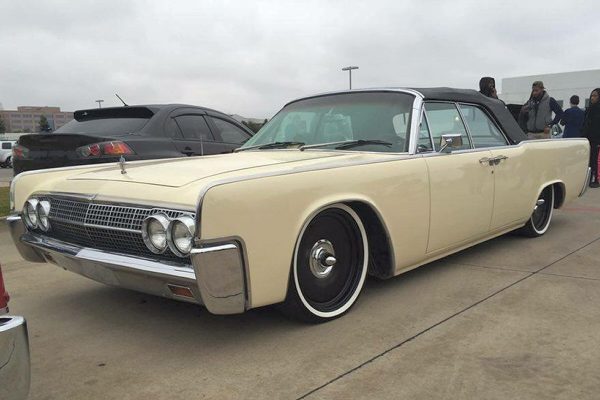 1963_Lincoln_Convertible_Beige