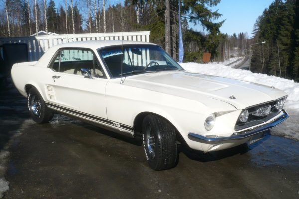 1967_Ford_Mustang_White