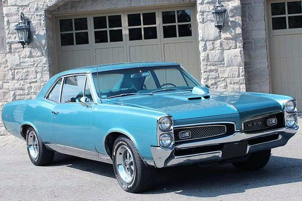1967_Pontiac_GTO_Blue