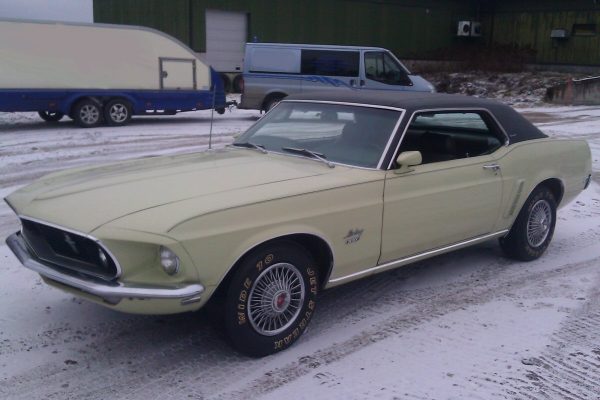 1969_Ford_Mustang_White
