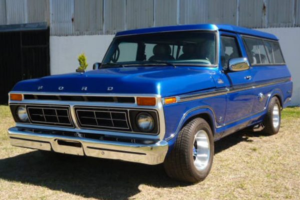 1976_Ford_B-100_Blue
