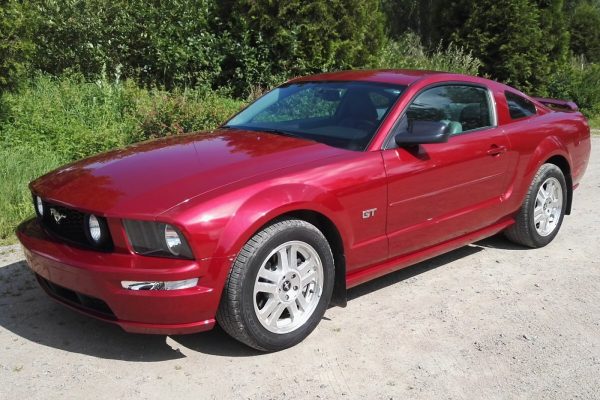 2007_Ford_Mustang_Red