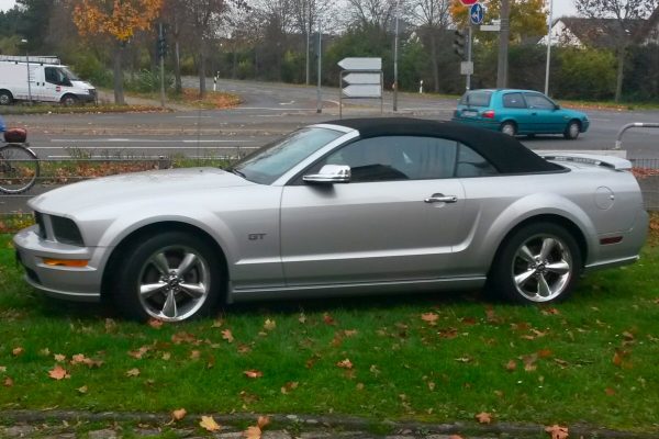 2008_Ford_Mustang_Silver