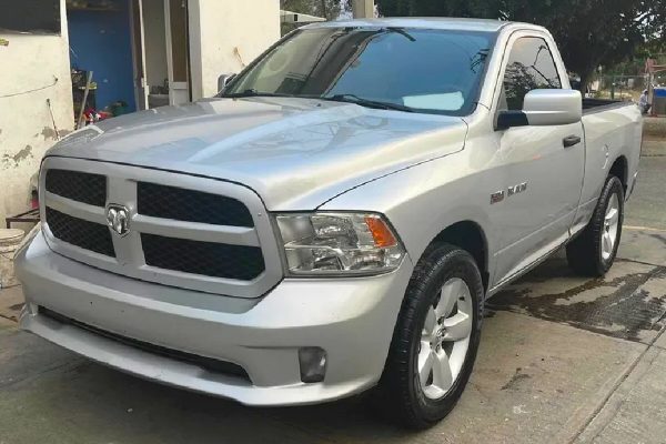 2015_RAM_1500_Silver